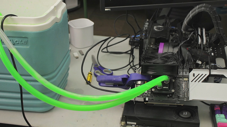 Вода с автомобильным антифризом, и новый рекорд готов. Гликолевая смесь помогла оверклокеру установить рекорд в разгоне видеокарты Arc B580